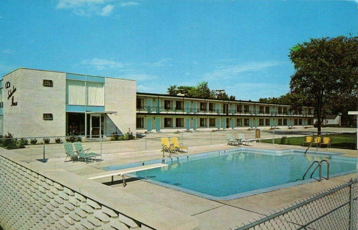 Suburban House Motel (Telegraph Motel) - Old Postcard Photo (newer photo)